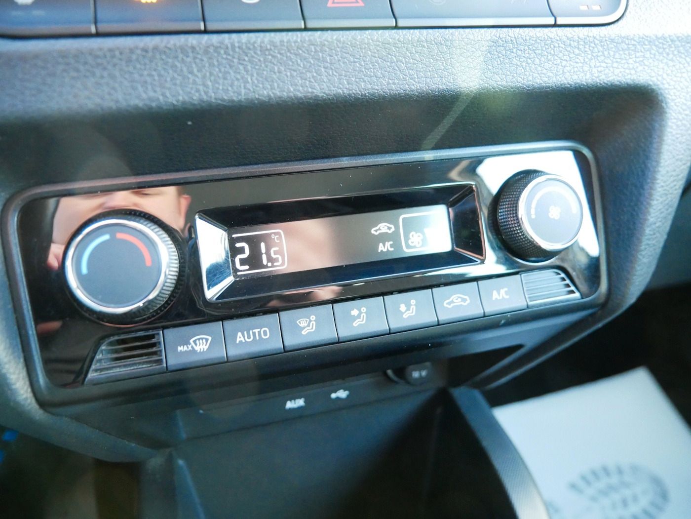 Fahrzeugabbildung SKODA Fabia Combi 1.2 TSI Joy PDC SHZ NSW Klimaautom.