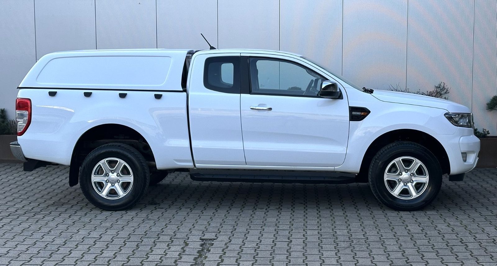 Ford Ranger XLT Extrakabine 4x4*AHK*SHz*TÜV+Insp.NEU foto 3