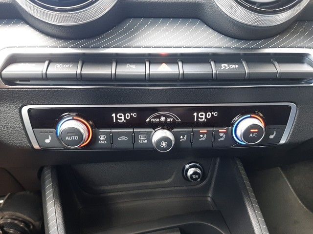 Fahrzeugabbildung Audi Q2 S line 35TDI quattro S-tronic AHK Navi Matrix