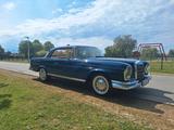 Mercedes-Benz 220 - blaue Mercedes-Benz 220