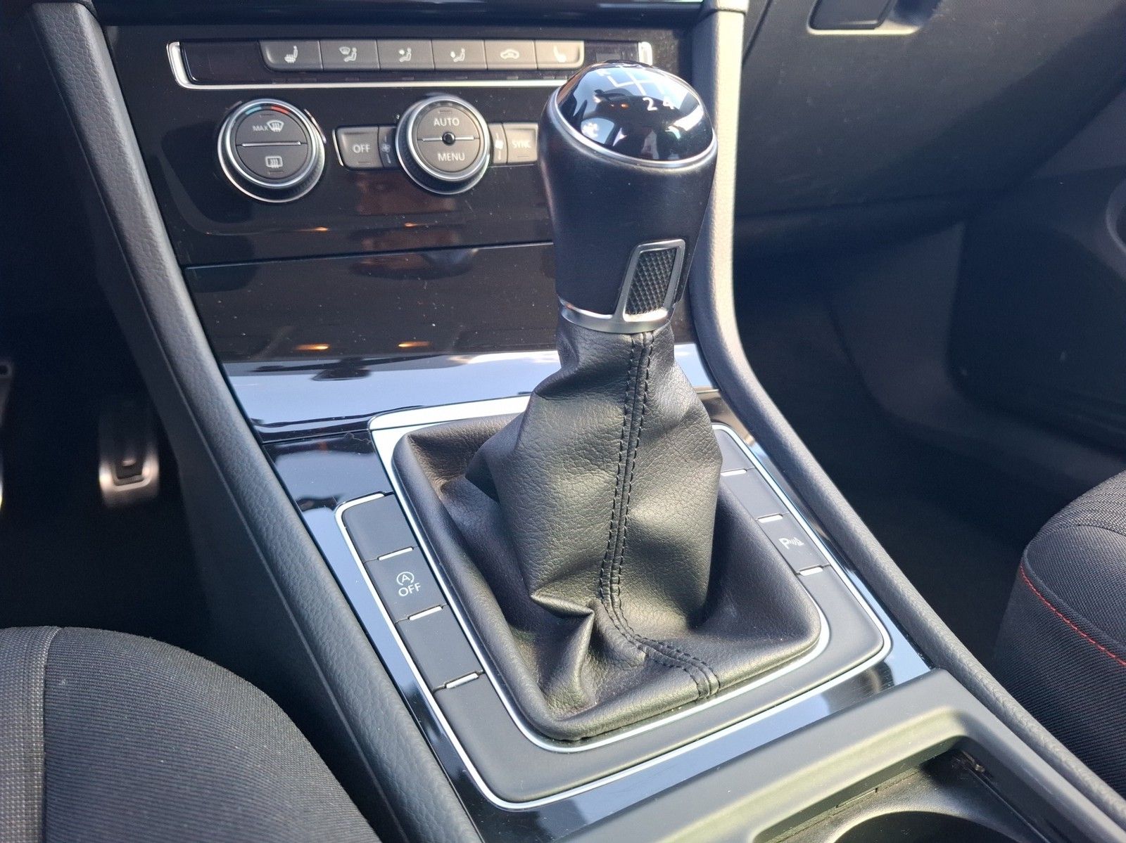 VW Golf VII Variant 1.6 TDI Sound KLIMA / NAVI / AH - Image 14
