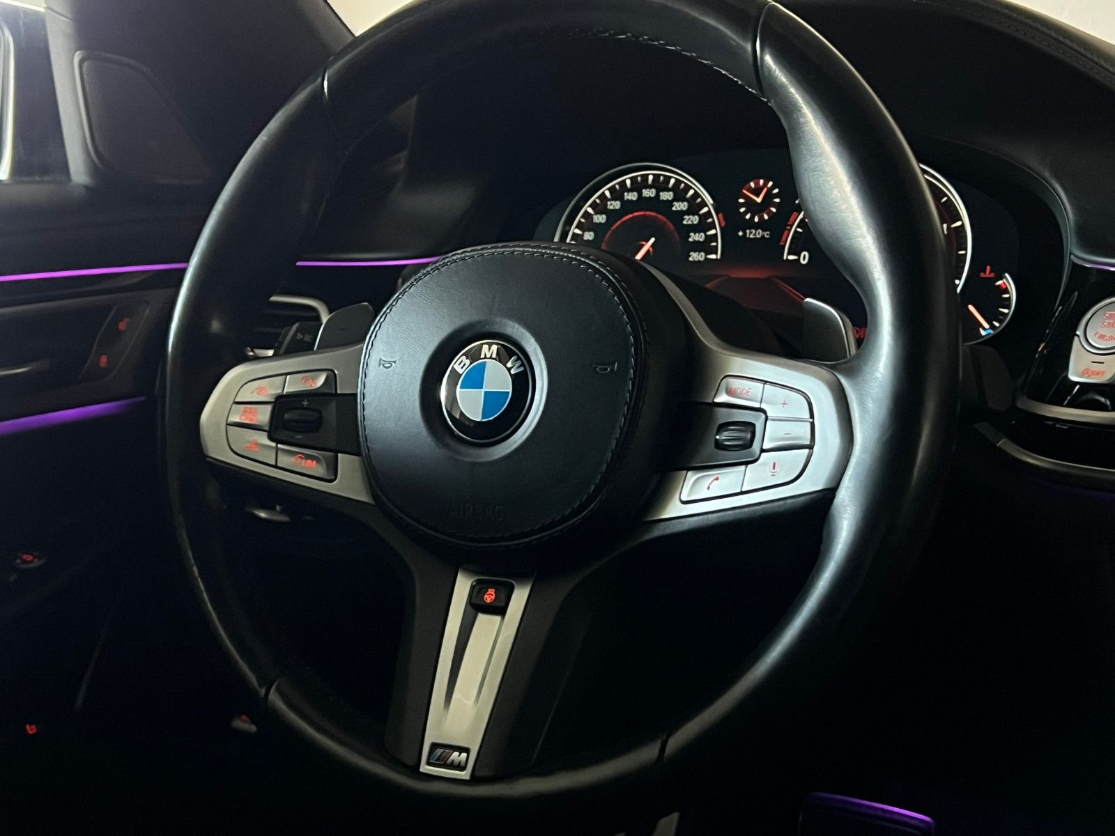 Fahrzeugabbildung BMW 750 d xDrive M SPORT/LASER/TOP VIEW/MASSAGE/19%