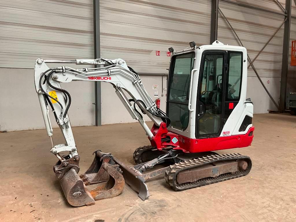 Takeuchi TB 225