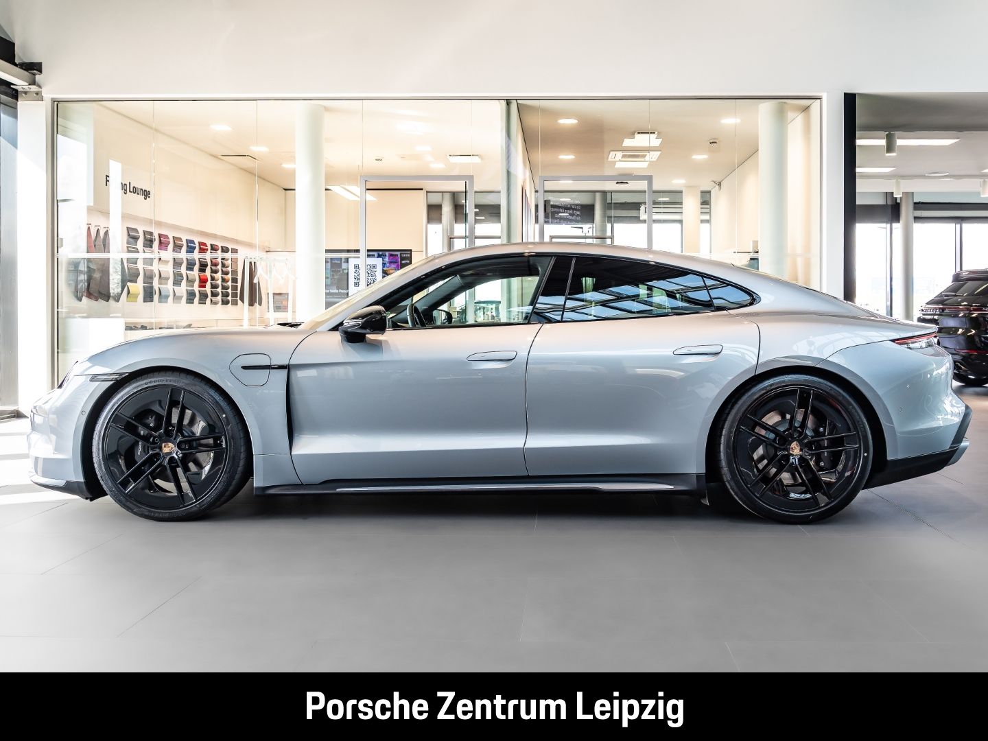 Porsche Taycan 4 Black Edition SportChrono InnoDrive Spo foto 2