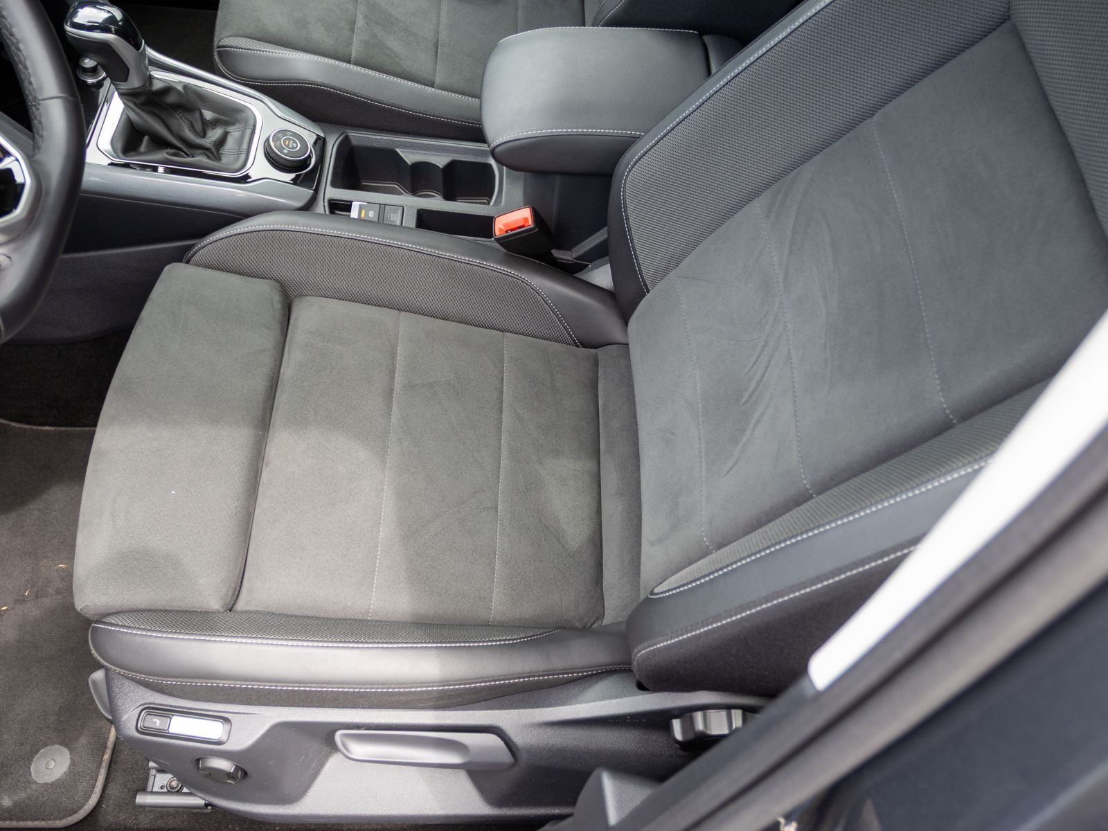 Volkswagen T-Roc - Bild 12