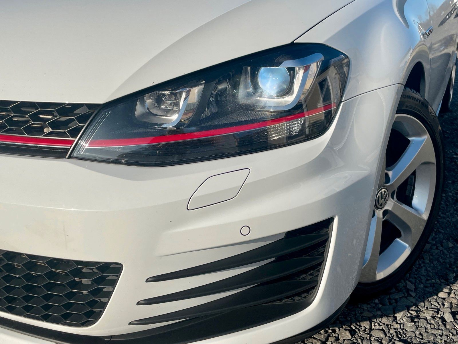 Fahrzeugabbildung Volkswagen Golf VII GTI Performance SPORTSITZE Xenon 2.HAND