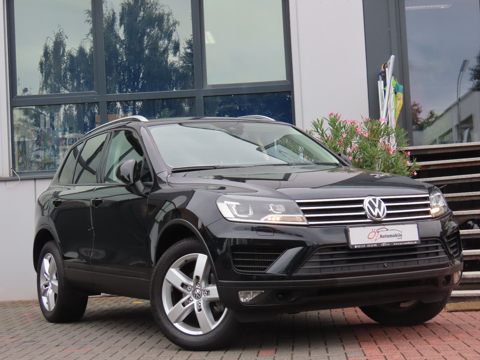 Volkswagen Touareg - 1