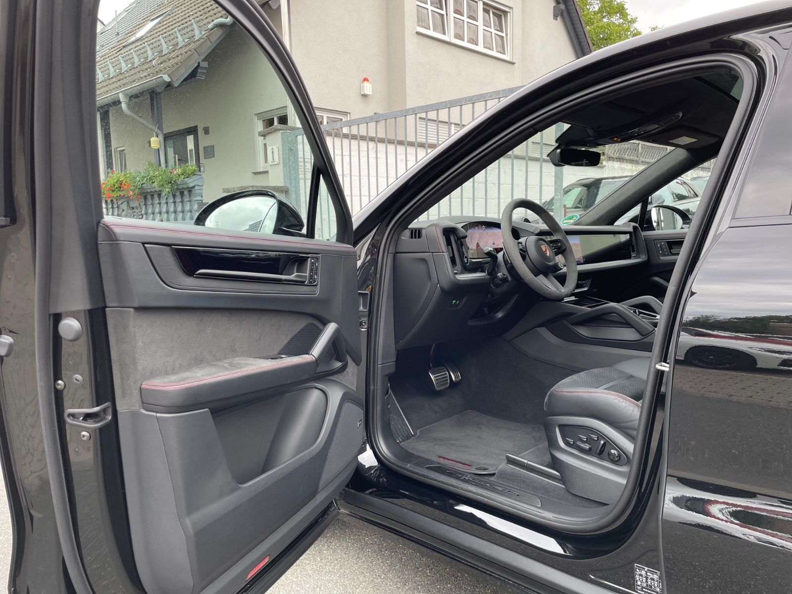 Fahrzeugabbildung Porsche Cayenne GTS Coupé |HUD|ACC|360°|3.Disp|Sportdesi