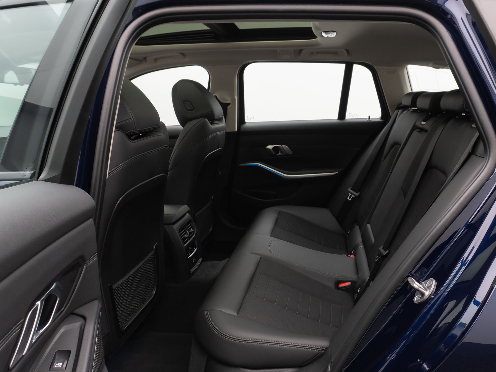 Fahrzeugabbildung BMW 330e xD SportLine Pano Kamera Laser HUD DAB HiFi