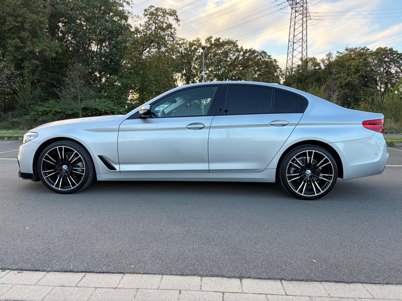 BMW 520 i M SPORT LINE LIMOSINE*NAVI*LED*20 ZOLL*