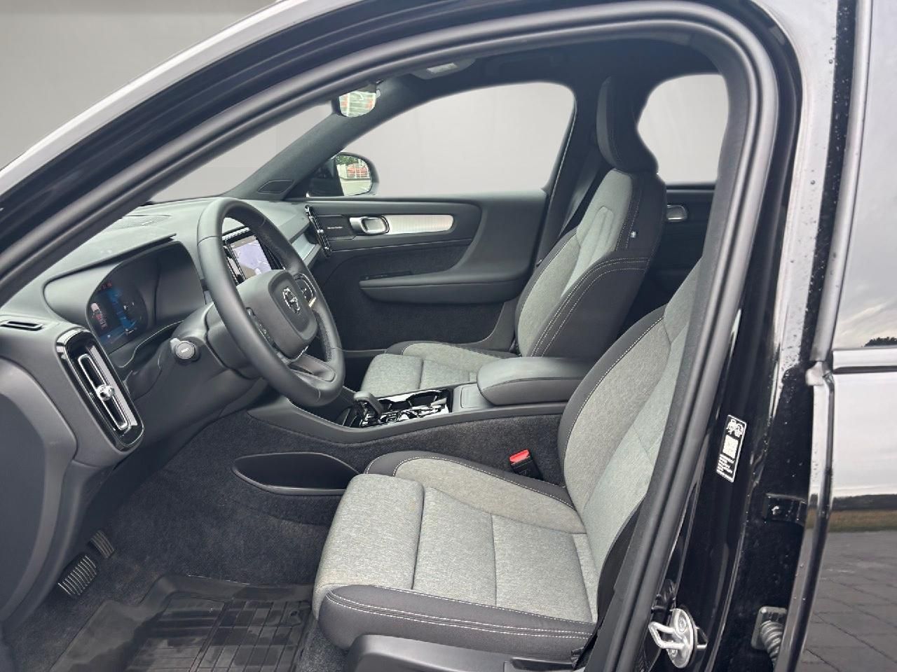 Fahrzeugabbildung Volvo XC40 B3 Benzin Plus Black Edition 2WD