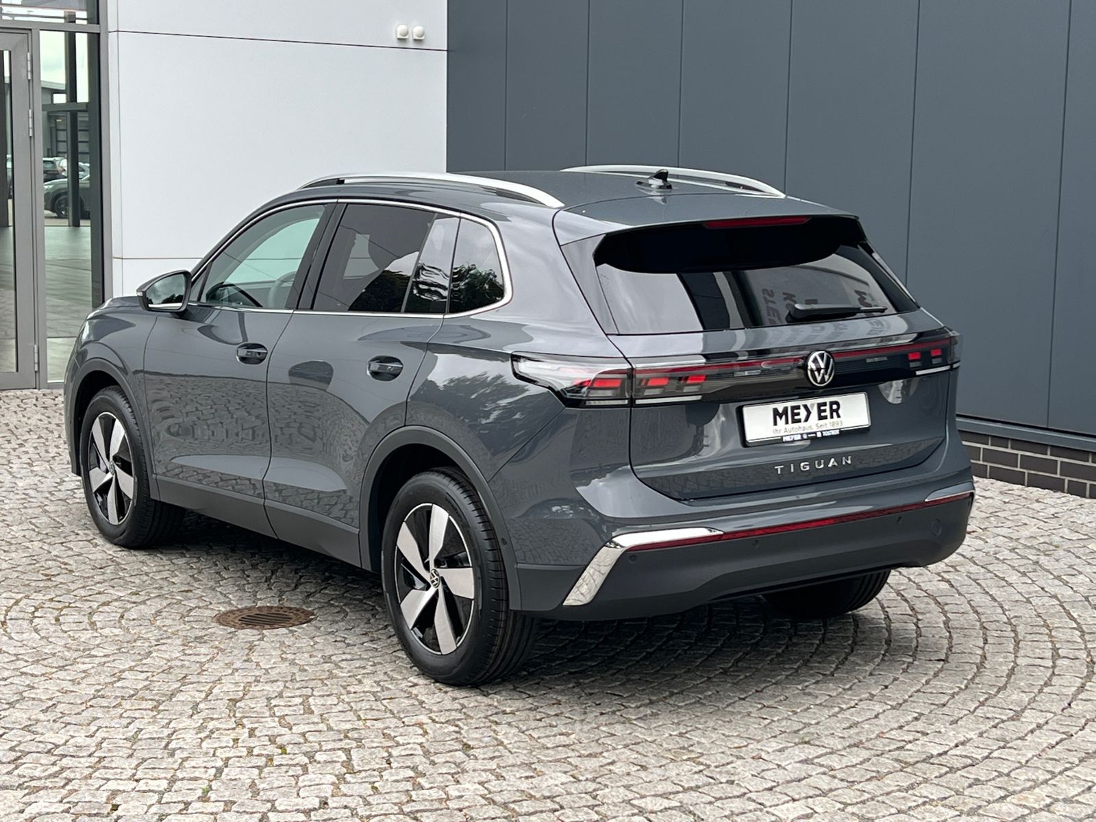 Fahrzeugabbildung Volkswagen Tiguan Elegance 2.0 TDI DSG *AHK, IQ.Light, 18'-
