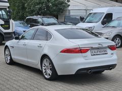 Fahrzeugabbildung XF AWD Automatik