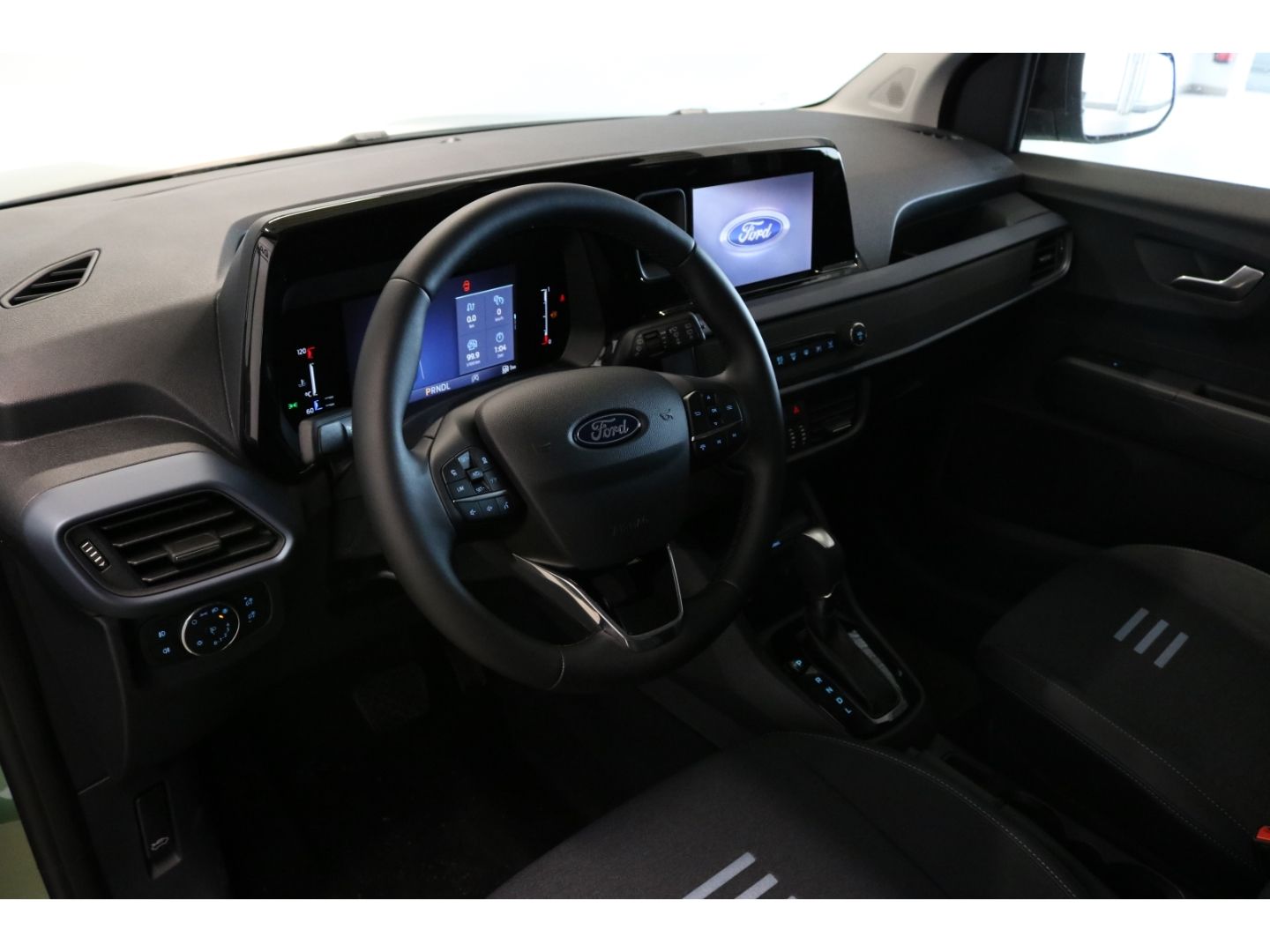 Fahrzeugabbildung Ford Tourneo Courier Active AUTOMATIK,