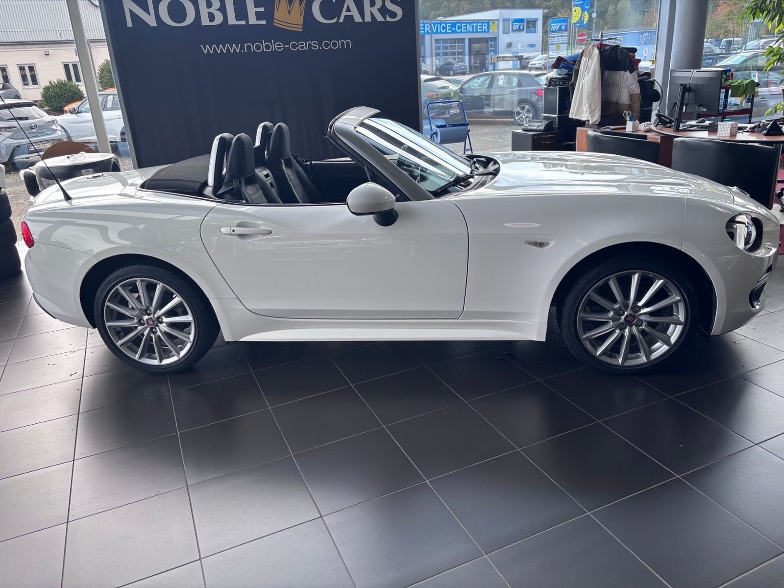 Fahrzeugabbildung Fiat 124 Spider Lusso LED NAVI ALU