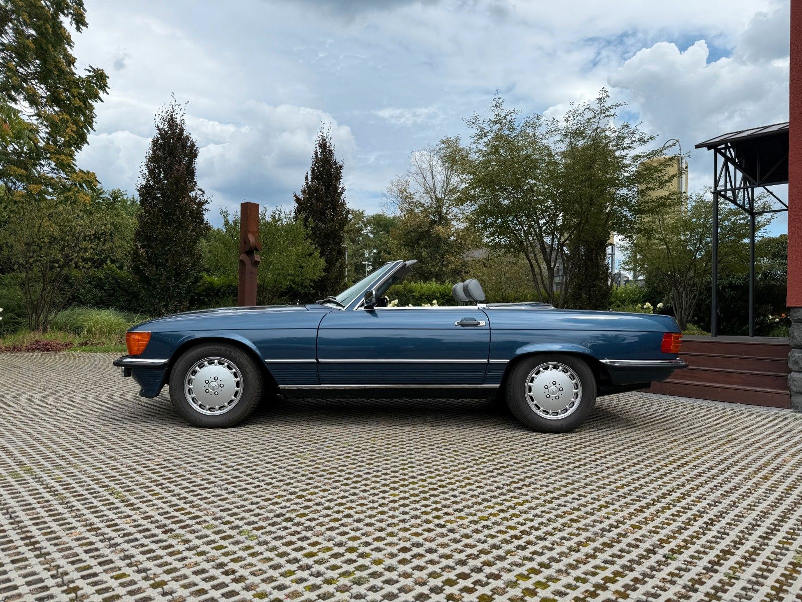 Fahrzeugabbildung Mercedes-Benz SL 560