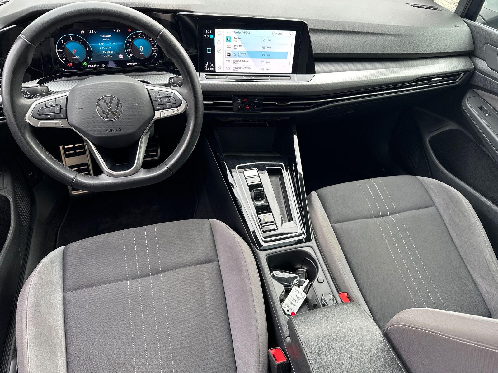 Fahrzeugabbildung Volkswagen Golf Alltrack 2.0 TDI DSG 4Motion NAV+LED+PANO