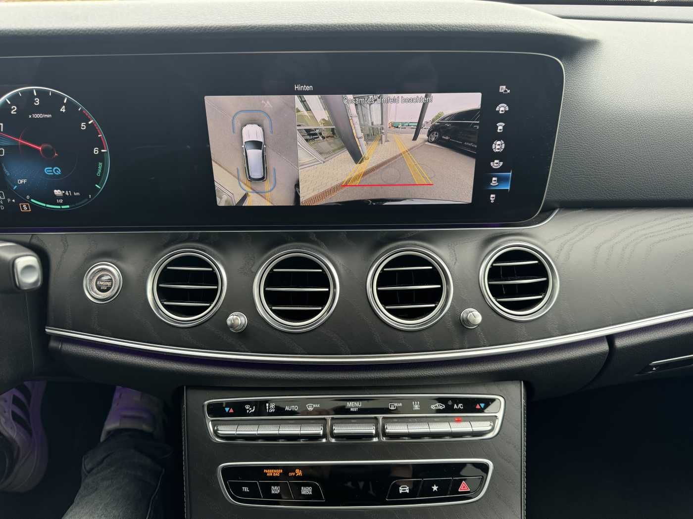 Fahrzeugabbildung Mercedes-Benz E 300de T AMG+Pano+DistrPlus+Night +AHK+360+Ambi