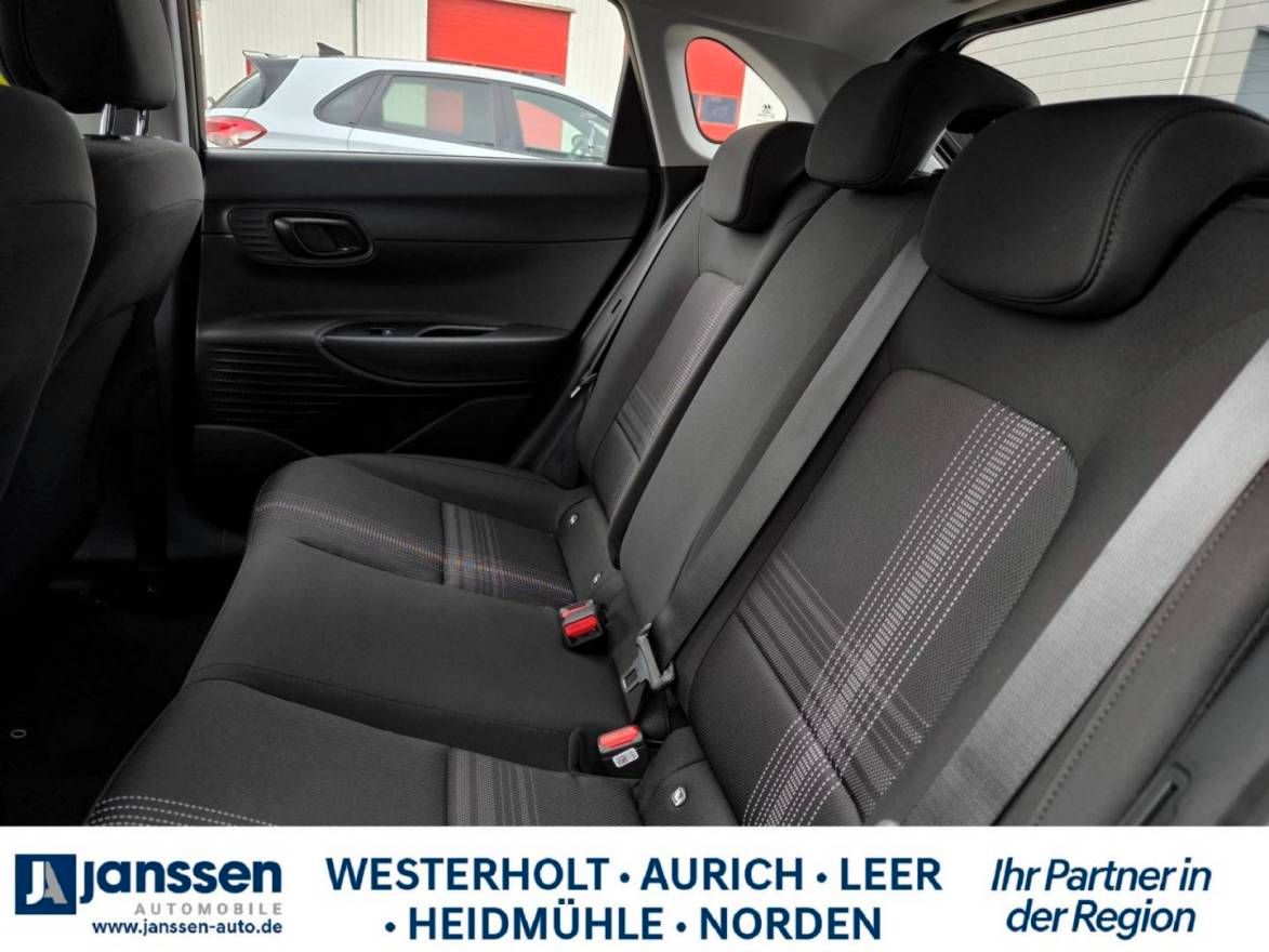Fahrzeugabbildung Hyundai i20 Select Funktionspaket PDC Navi Rückfahrkamer