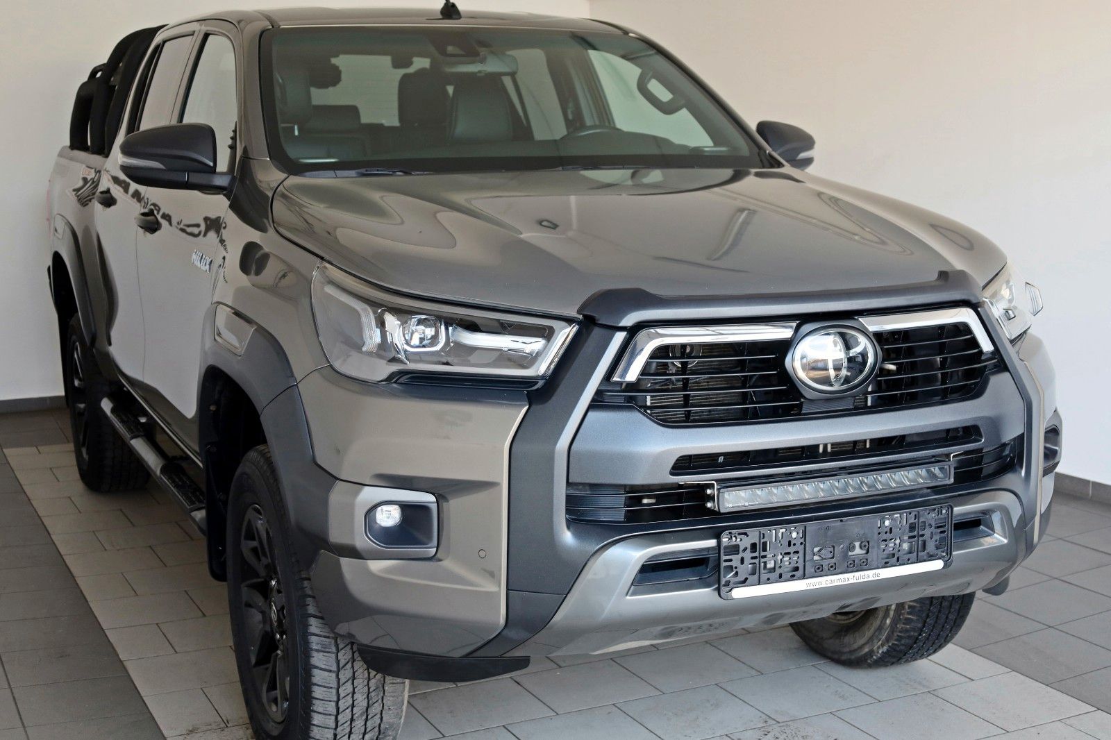 Fahrzeugabbildung Toyota Hilux 2.8 D-4D Invincible,4x4,ACC,Rollbügel, AHK