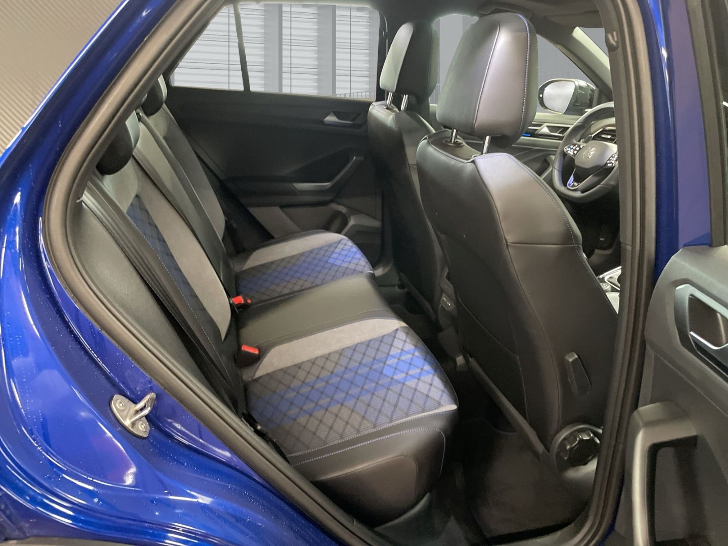 Fahrzeugabbildung Volkswagen T-Roc R 2.0 TSI 4Motion AHK Panodach Navi LED Bl