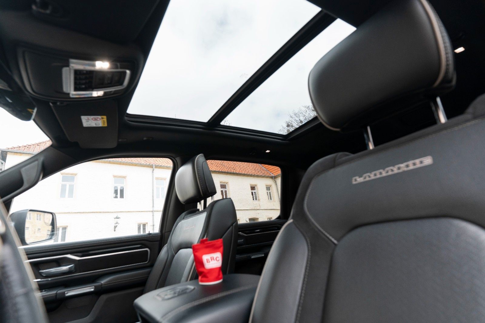 Fahrzeugabbildung Dodge RAM 5,7L Laramie CC 4X4 360° LED CARPLAY LPG AHK