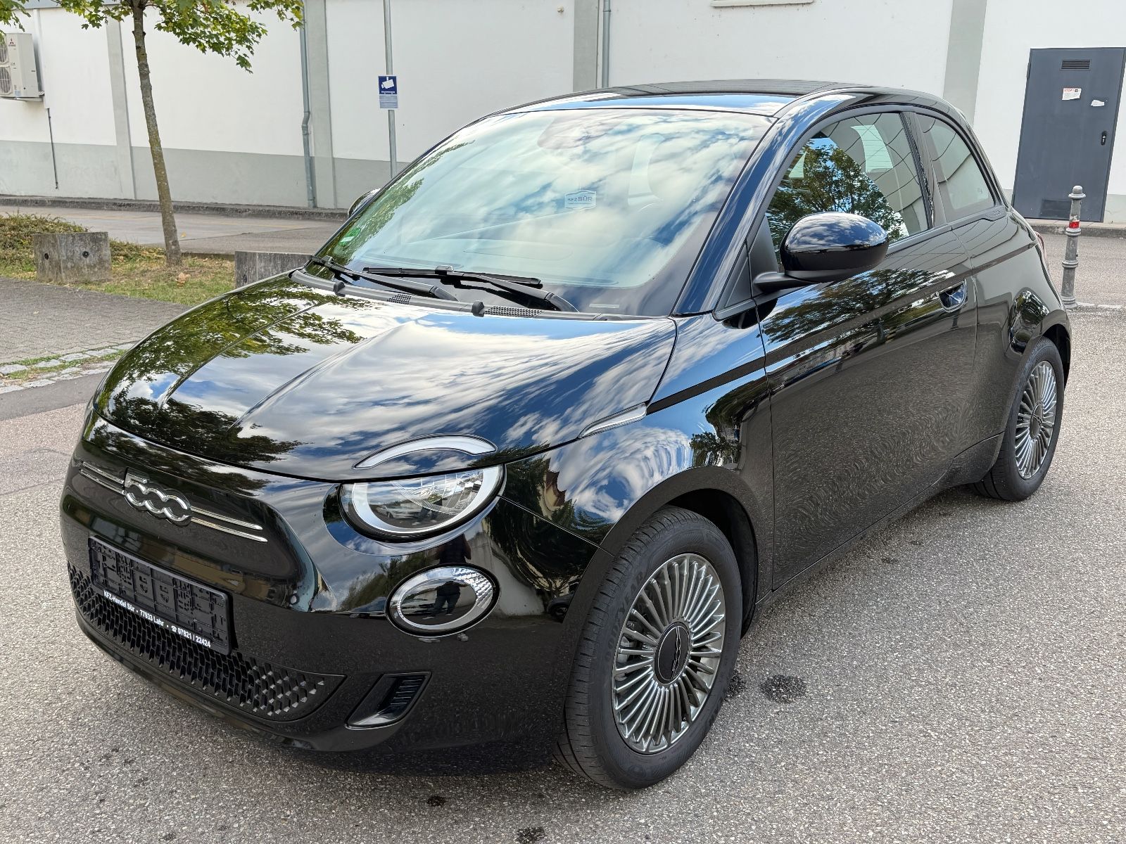 Fiat 500e 42kWh Icon TÜV NEU/NAVI/LED/TEMP./SPUR/DAB+ imagem 2