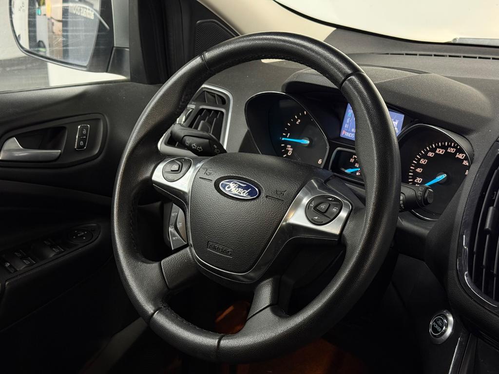 Ford Kuga Titanium, Foto 32 von 45
