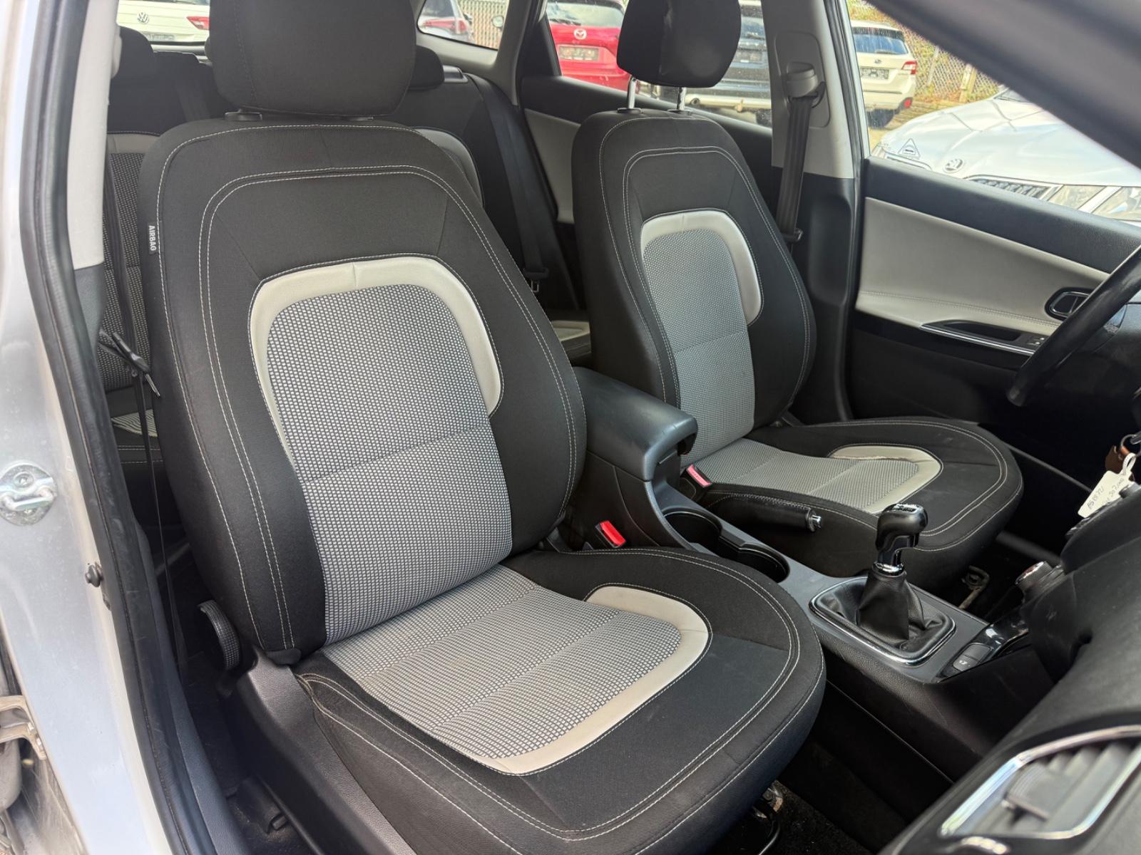 Kia cee'd 2015 — photo 18