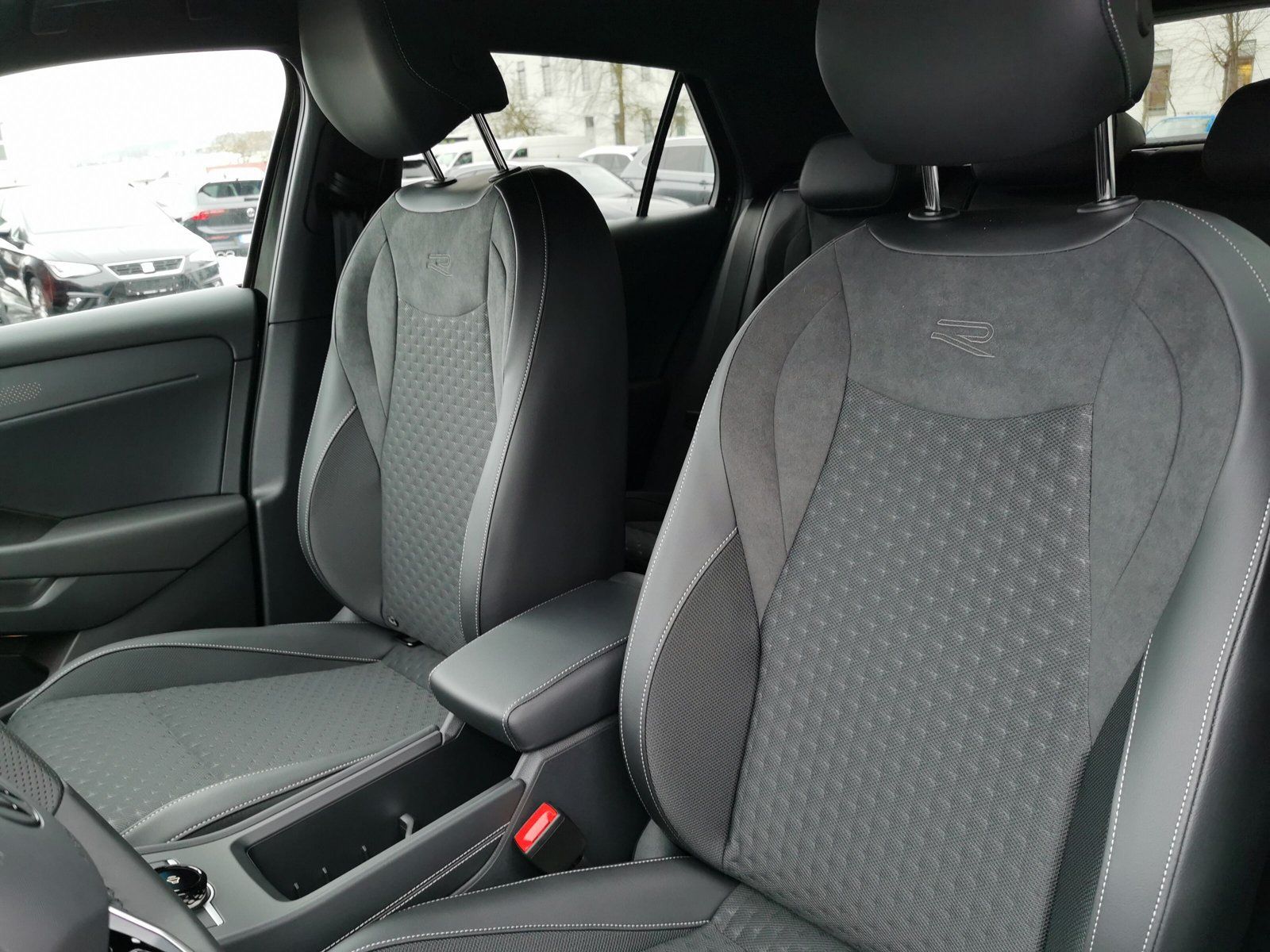 Volkswagen T-Roc - Bild 12
