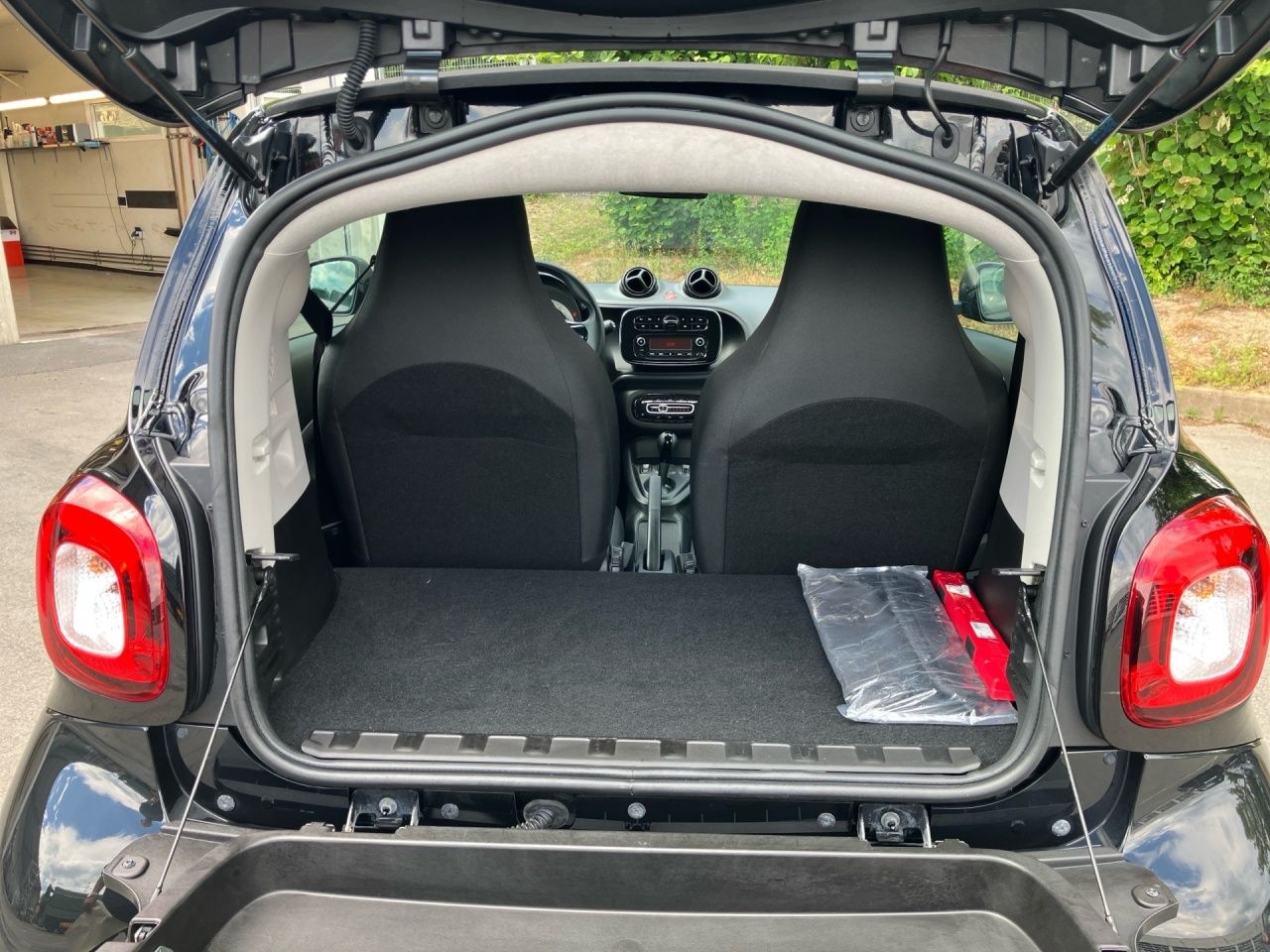 Fahrzeugabbildung Smart smart EQ fortwo 22KW+SITZHEIZ+KLIMAAUTO+DAB+USB