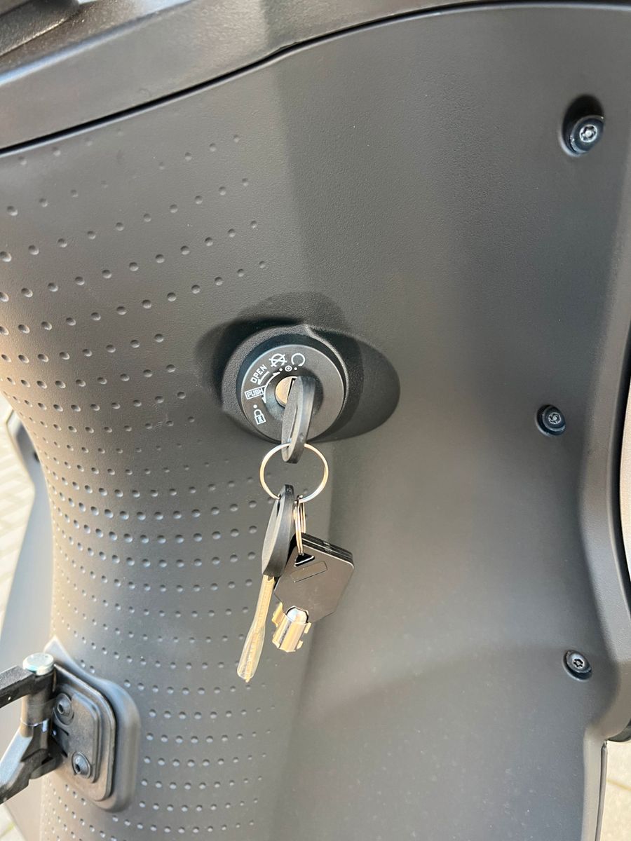 Fahrzeugabbildung Silence S01 Plus Connect Grey L3e