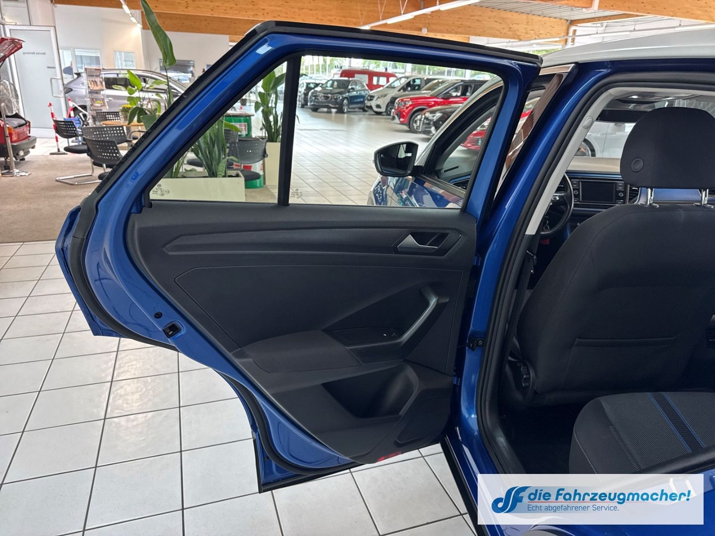 Fahrzeugabbildung Volkswagen T-Roc Style Mehrzonenklima Ambientebeleuchtung S