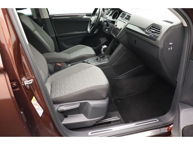 Fahrzeugabbildung Volkswagen Tiguan 1.5 DSG Life ACC LED Apple CarPlay