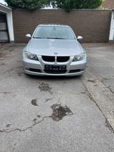 BMW  Automatik 316 neu tüv neu Service neu bremsen  - BMW 316 mit Benzin-Antrieb: Leder, ABS