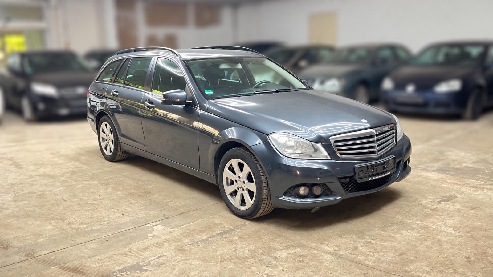 Mercedes-Benz C200 2013 — салон