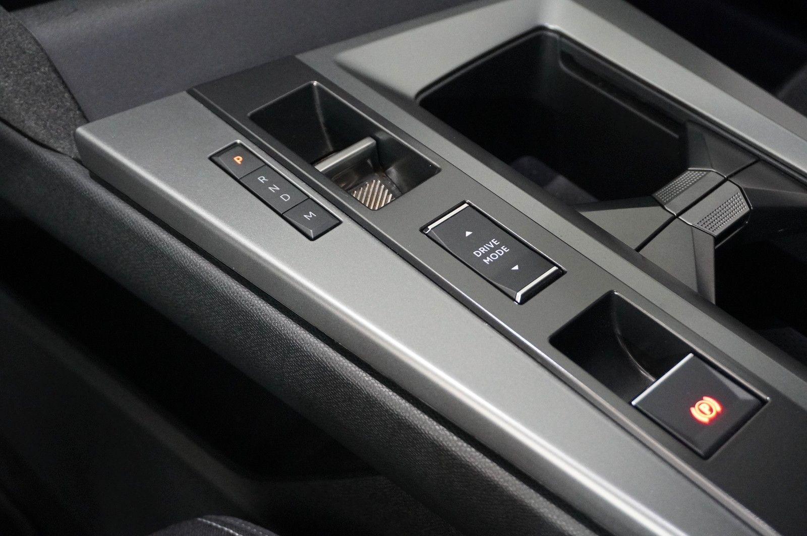 Fahrzeugabbildung Opel Grandland 1.2 48V HYBRID EDIT. NAVI/LED/KAMERA