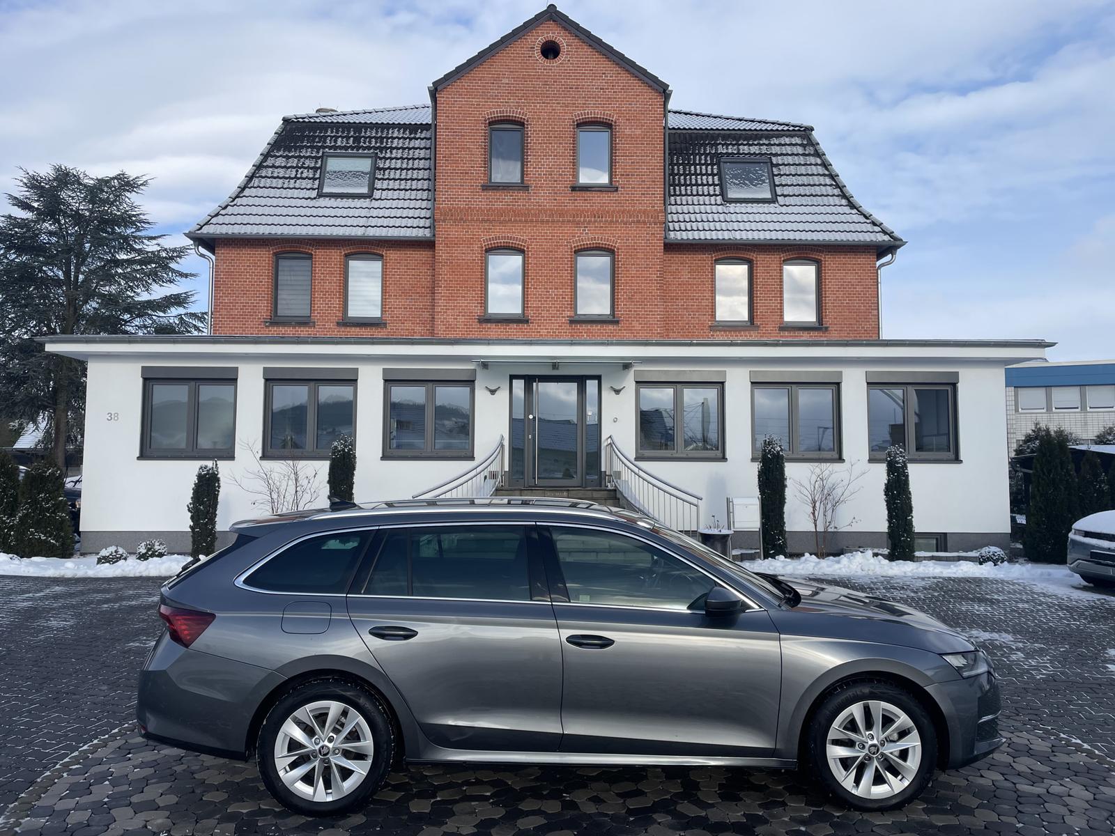 Skoda Octavia Selection LED PANO SHZ CAM eHECK WINTER+