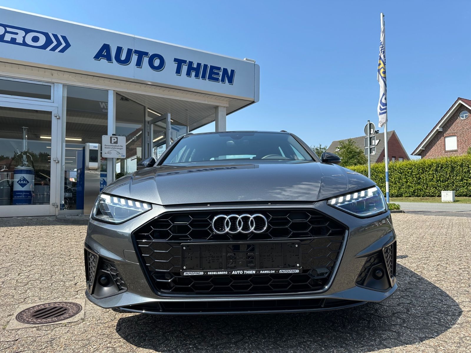 Fahrzeugabbildung Audi A4 Avant 40 TDI S line S-Tron Pano/Navi/GRA/LED