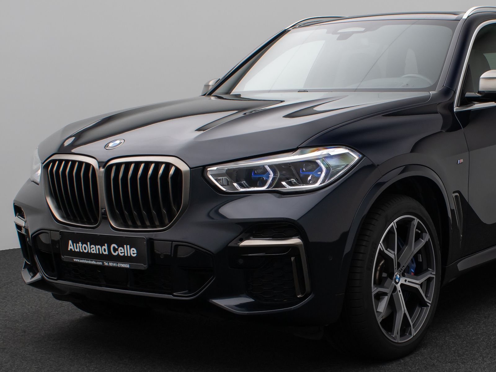 Fahrzeugabbildung BMW X5 M50i Panorama 360° Laser HUD DAB HiFi SoftCL