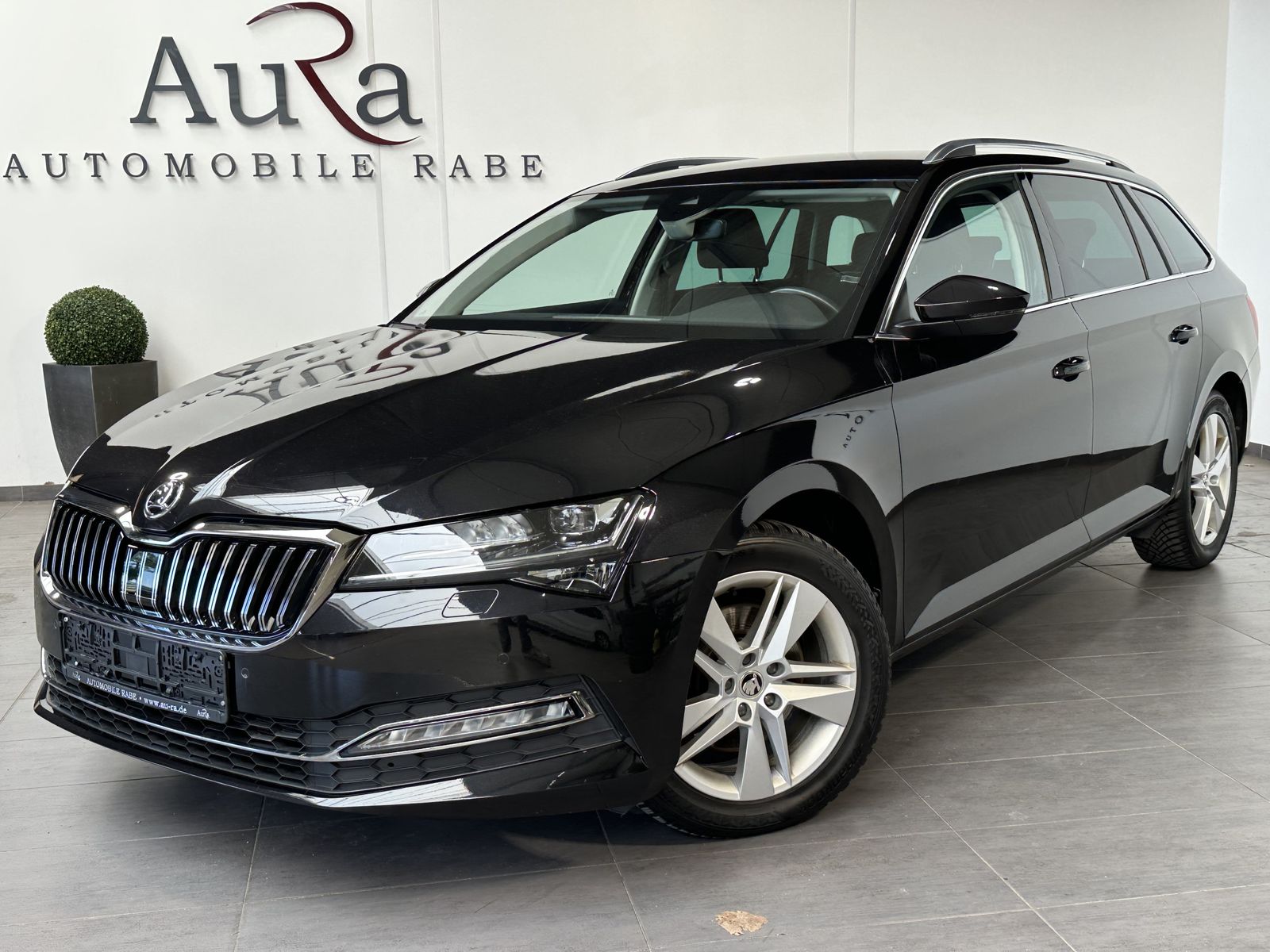 Fahrzeugabbildung SKODA Superb Combi 2.0 TSI DSG Style NAV+LED+ACC+AHK