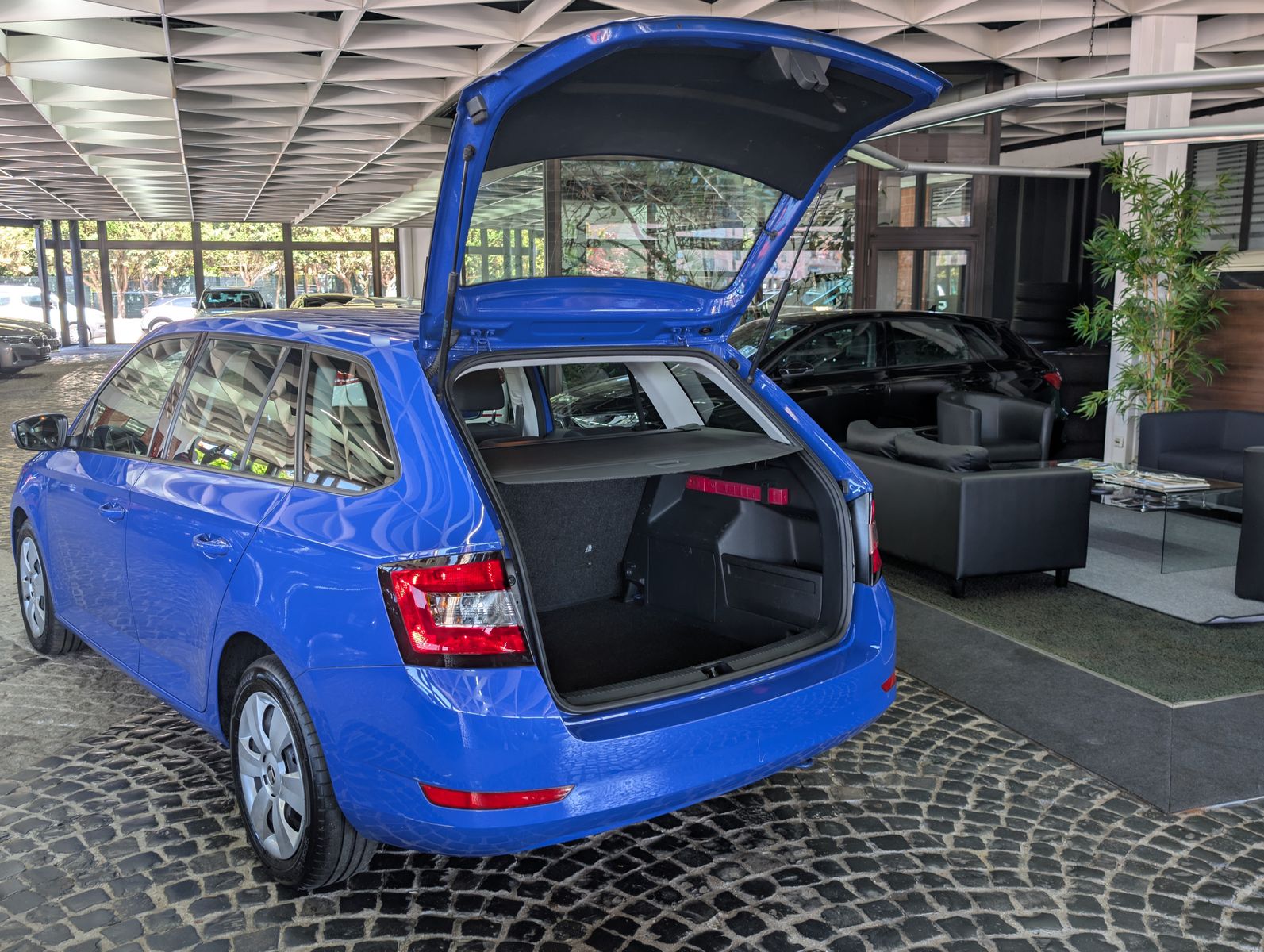 Fahrzeugabbildung SKODA Fabia Active 1.0 MPI SURROUND SCHECKHEFT KLIMA