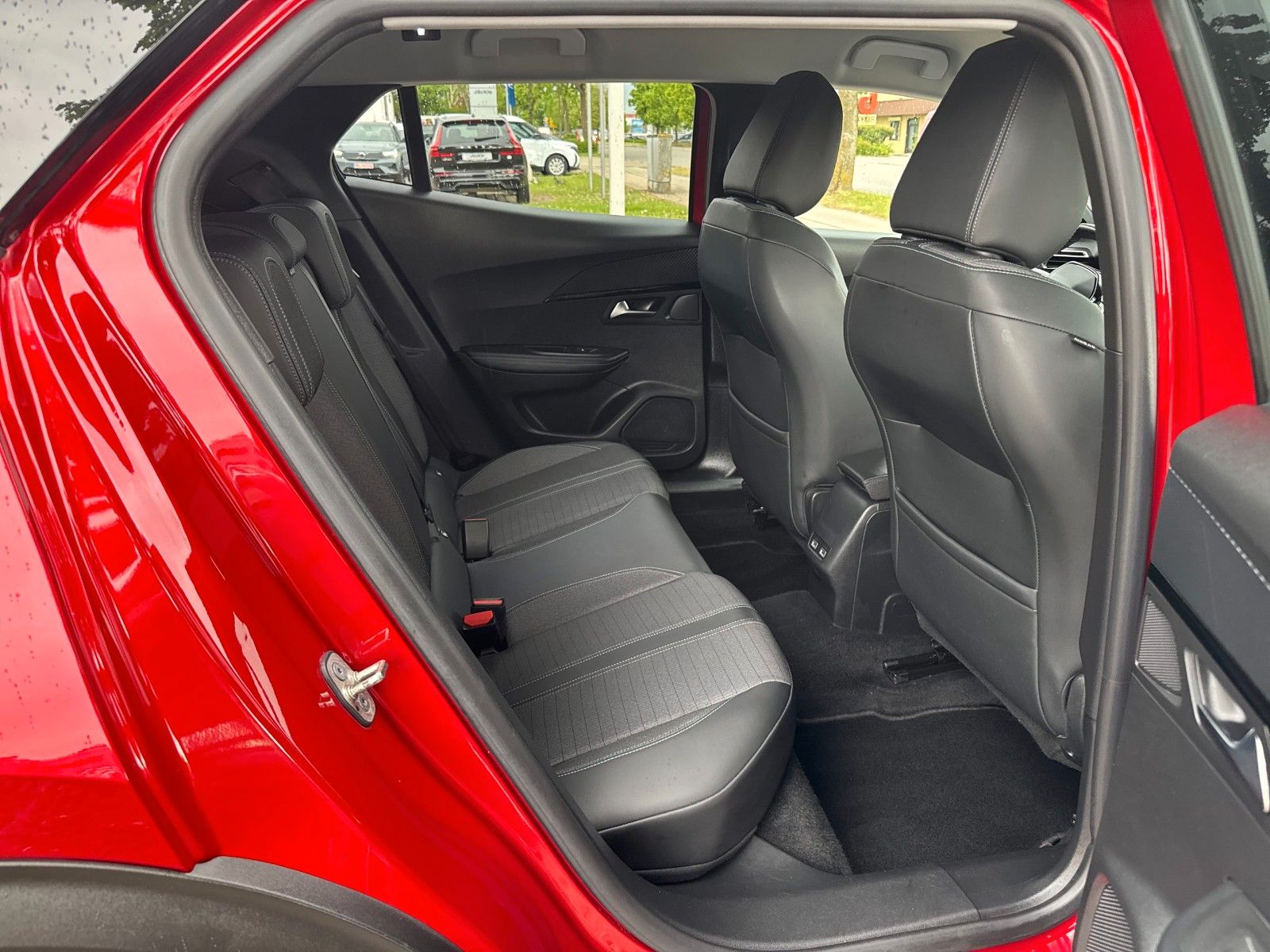 Fahrzeugabbildung Peugeot 2008 Allure Pack, Sitzheizung, Induktionsladen