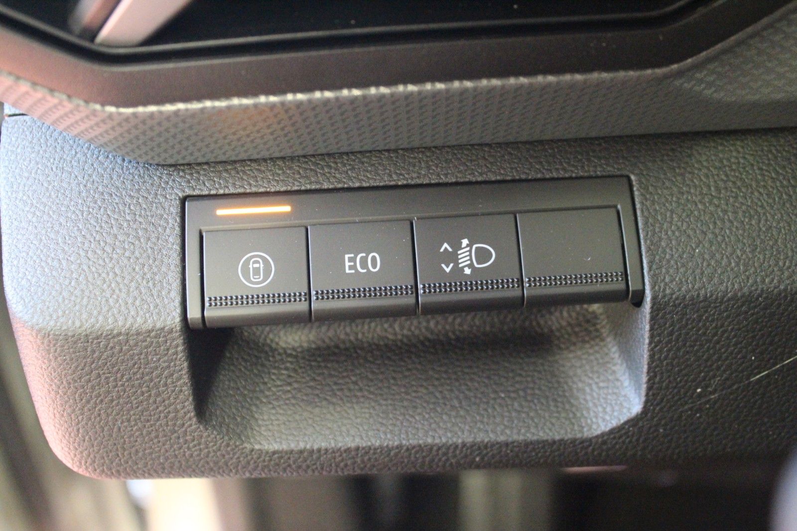 Fahrzeugabbildung Dacia Duster mild Hybrid 140 Journey *Winter-Plus-Pak*