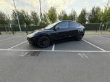 Tesla Model Y Performance AWD / 21" + Winter / wie neu