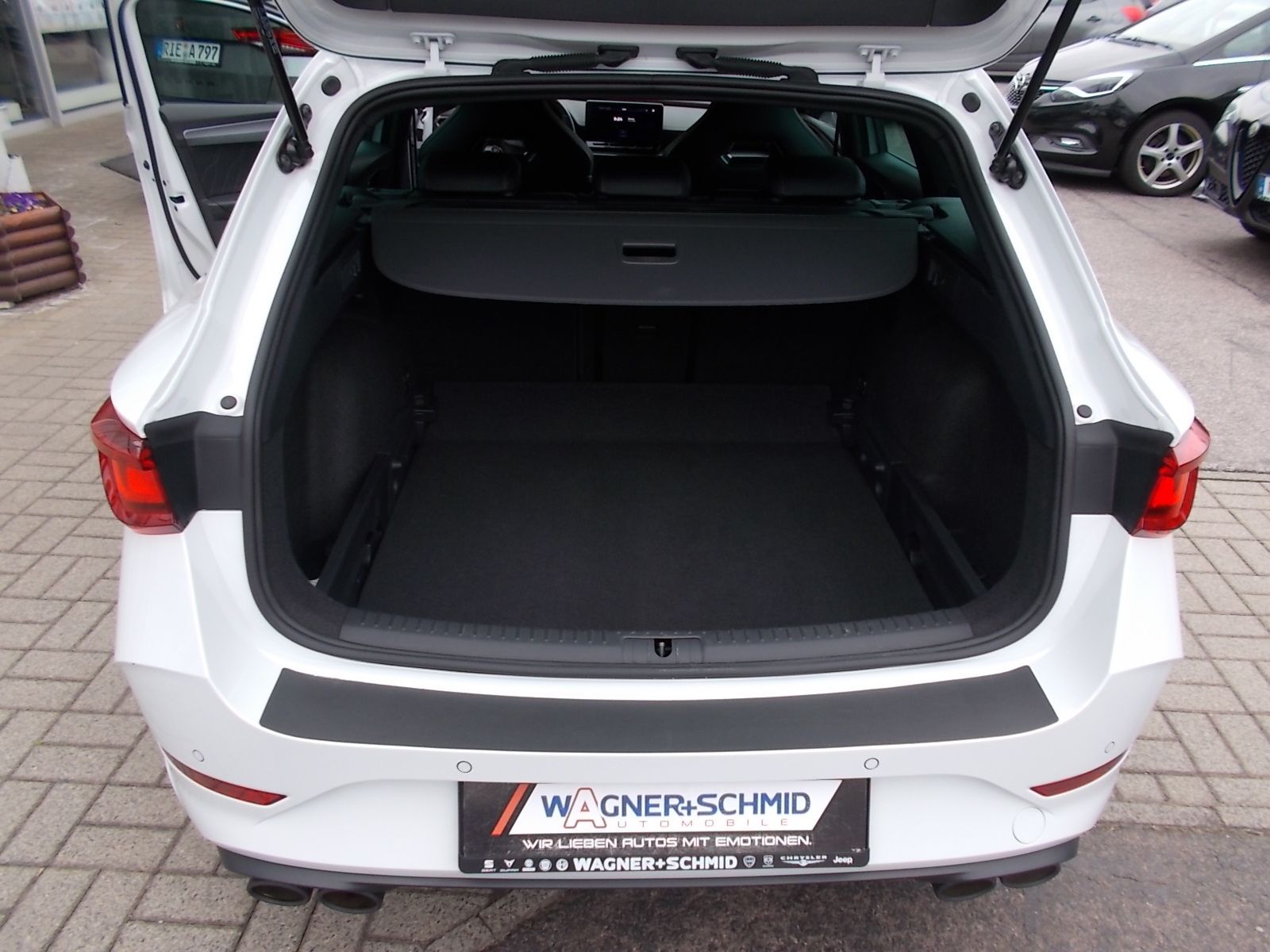 Fahrzeugabbildung CUPRA Leon Sportstourer VZ 2.0 TSI (310 PS) 4Drive DSG