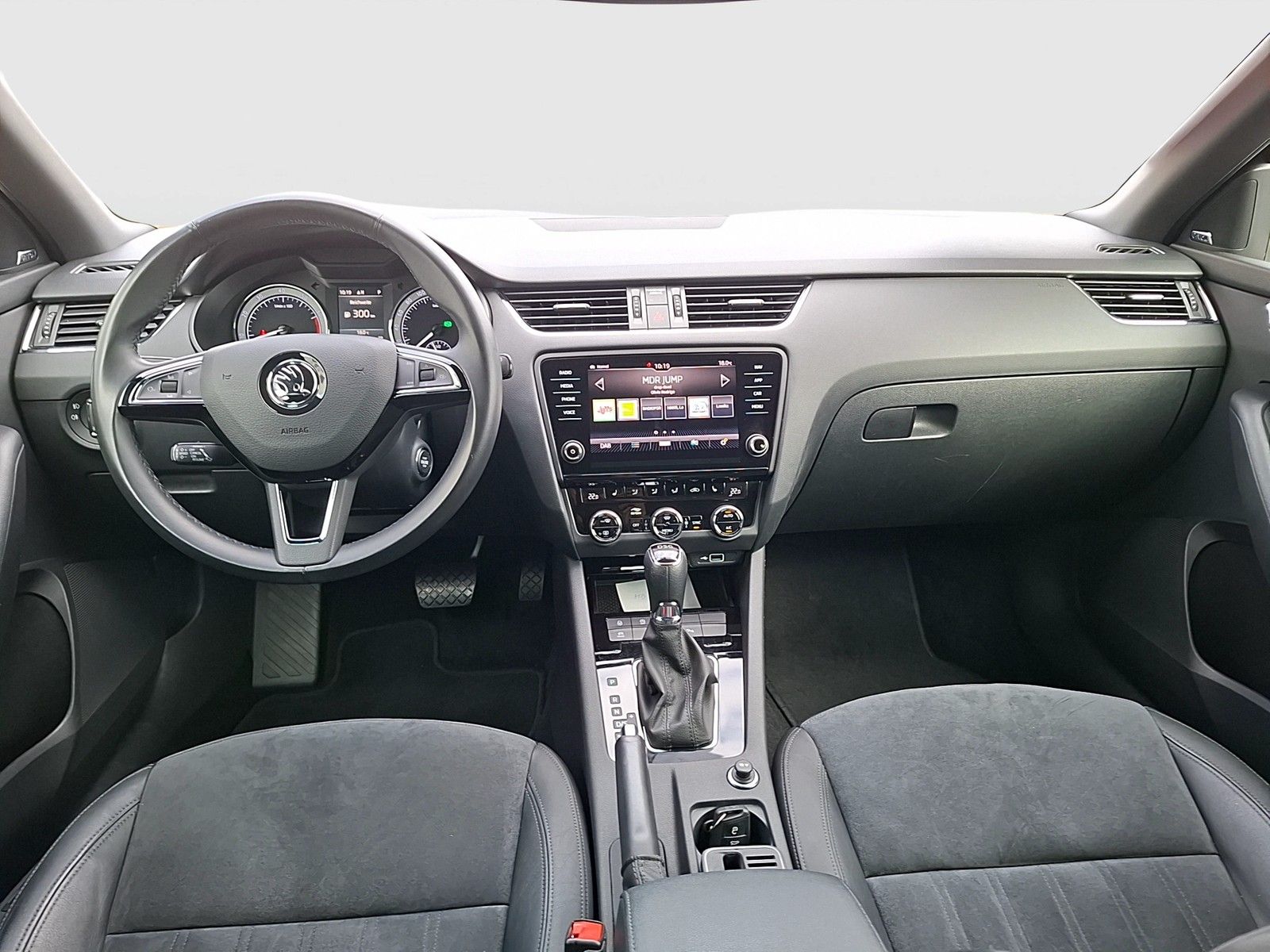 Fahrzeugabbildung SKODA Octavia Combi TSI L&K DSG LED Navi ACC PDC SHZ 1