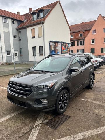 Ford Kuga 1,5 EcoBoost ST Line AHK