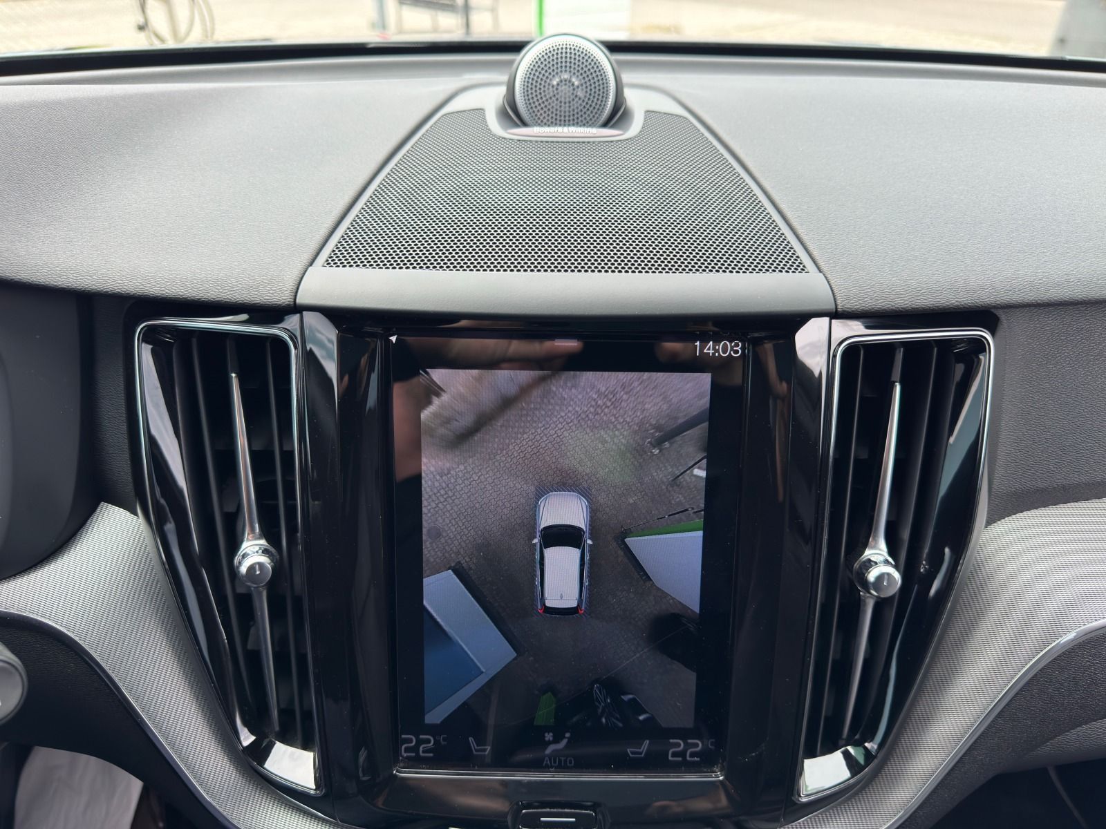 Fahrzeugabbildung Volvo XC 60 R-Design*360°Cam*Harman*21Zoll*AHK