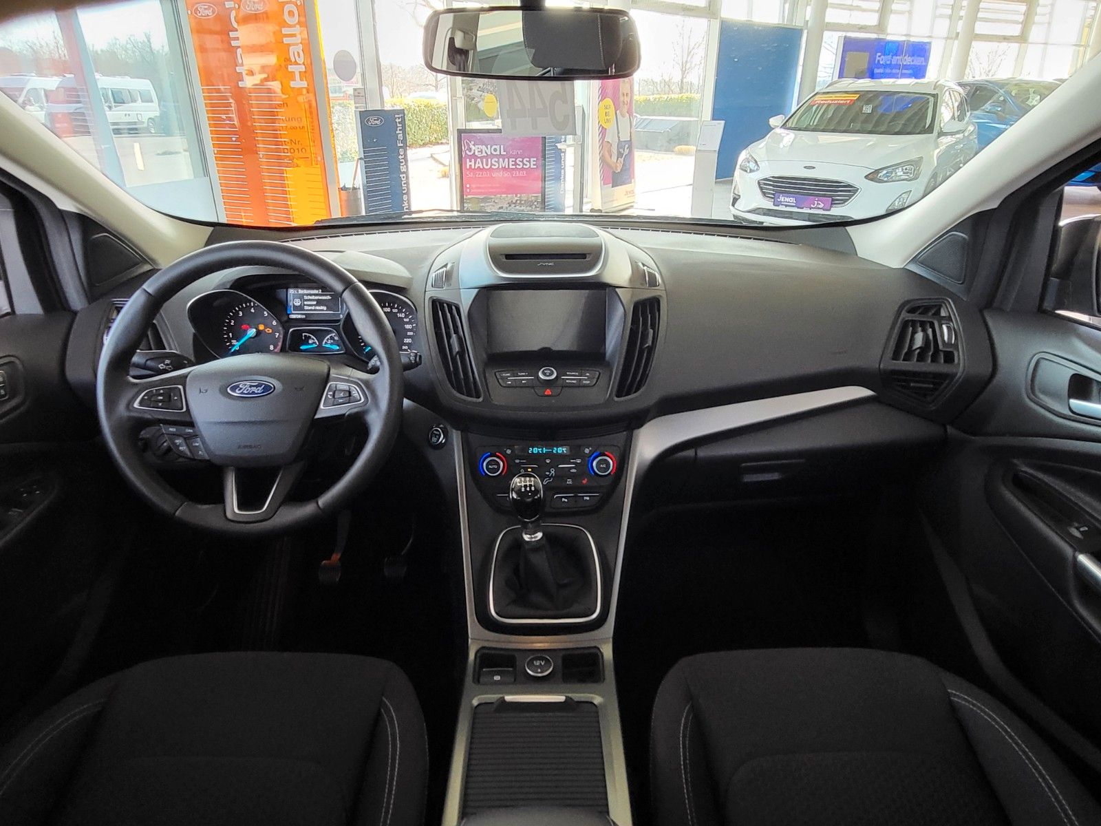 Fahrzeugabbildung Ford Kuga Winter P., Parkpilot v+h, Navi
